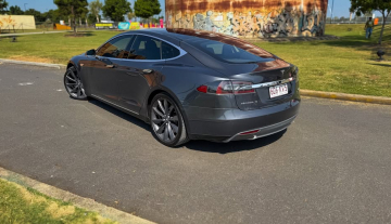 2015 Tesla Model S 85 7.jpg